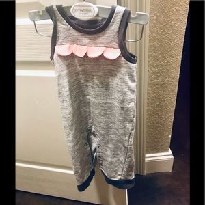 Jumpsuit grey and pink.